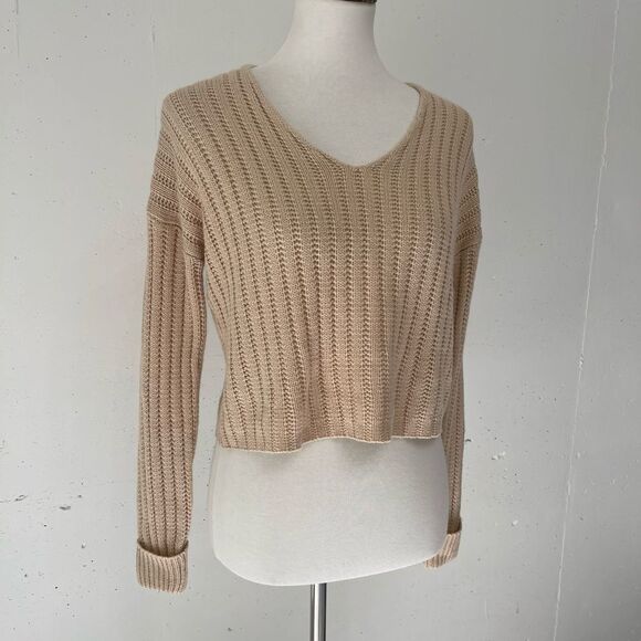 Sky and sparrow beige knit V-neck cropped sweater size small - Picture 2 of 10